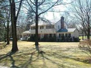 19 Brookville Ln, Glen Head, NY 11545