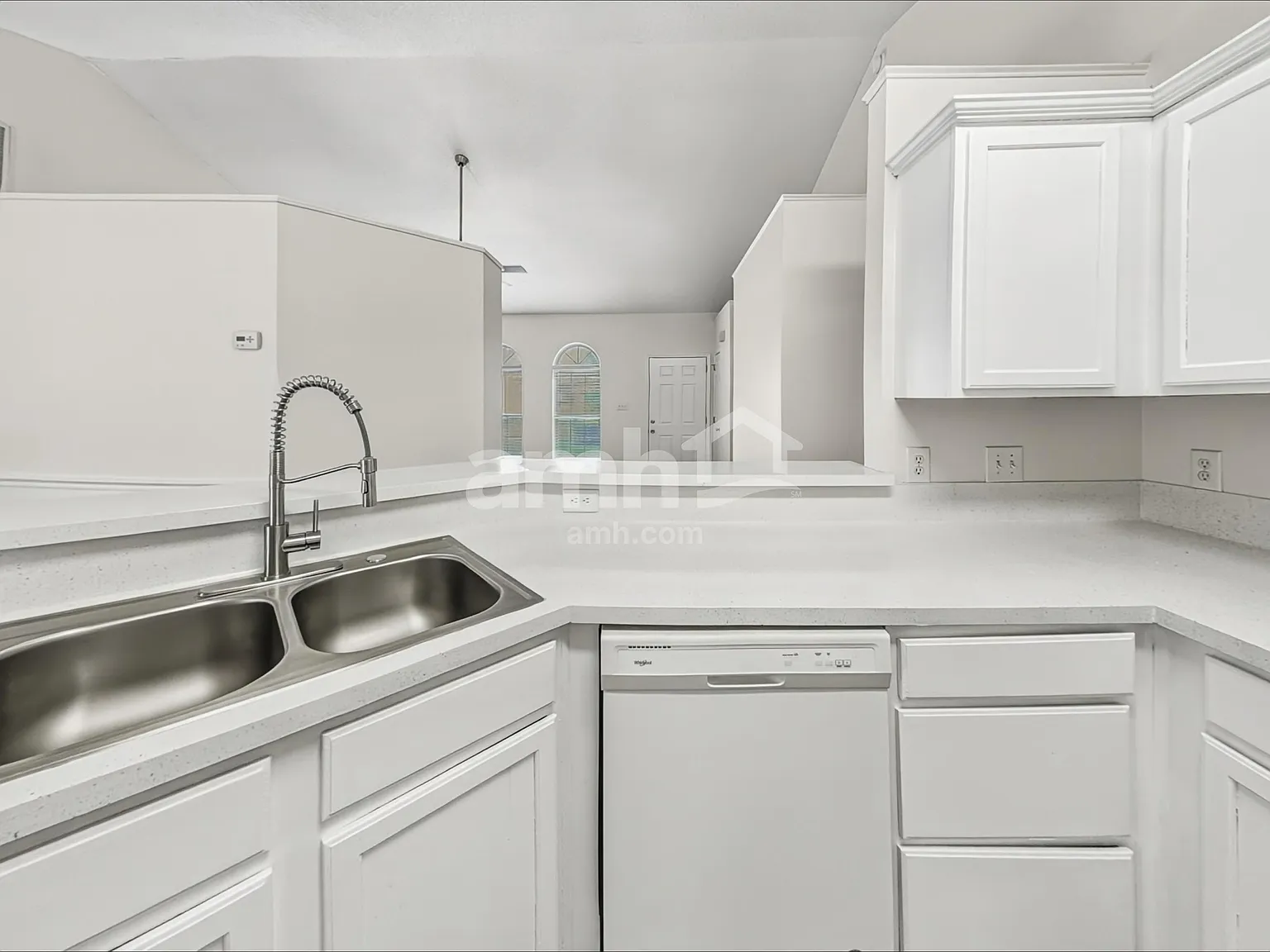 3 bed, 2.0 bath, 1300 sqft, $1,895 — Photo 3