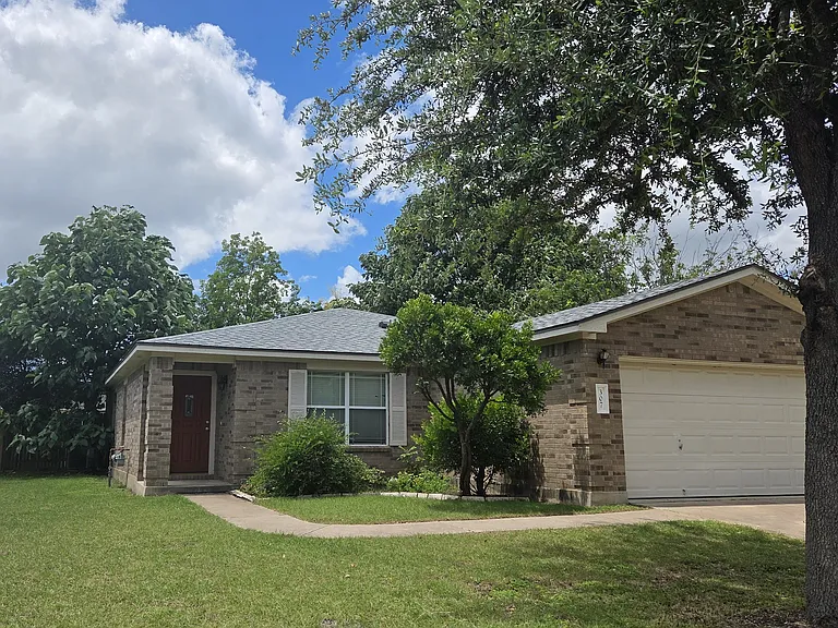 307 Golden Gate Dr — Photo 1