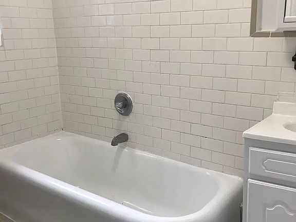 2nd image of 2985 Botanical Sq APT St1