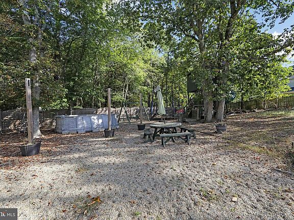 4th image of 396 Holly Rd