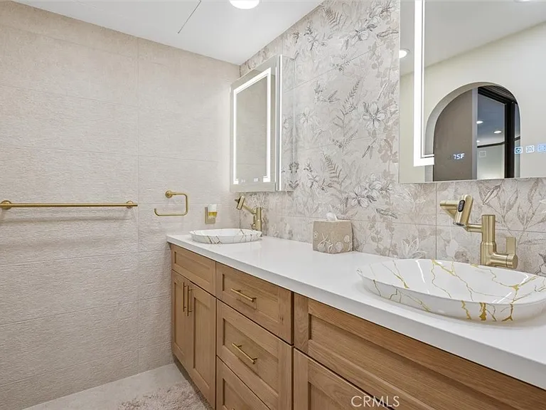 227 S Irena Ave — Photo 50