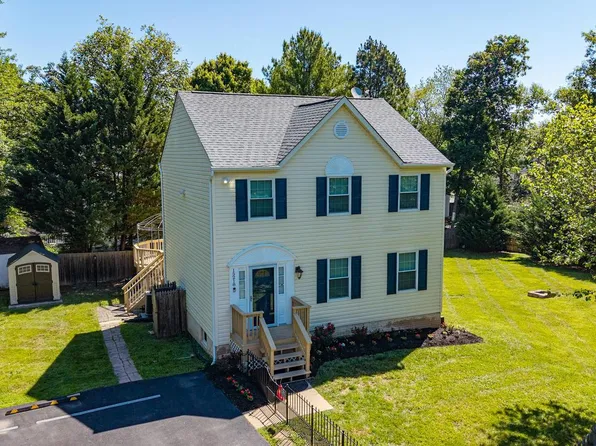 15218 Sovereign Pl, Chantilly, VA 20151