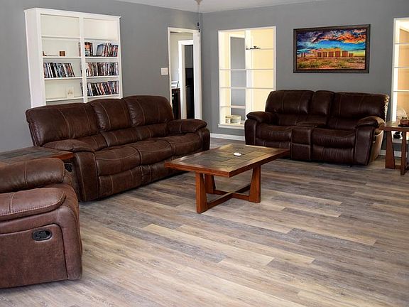 3rd image of 2601 Northrup Dr