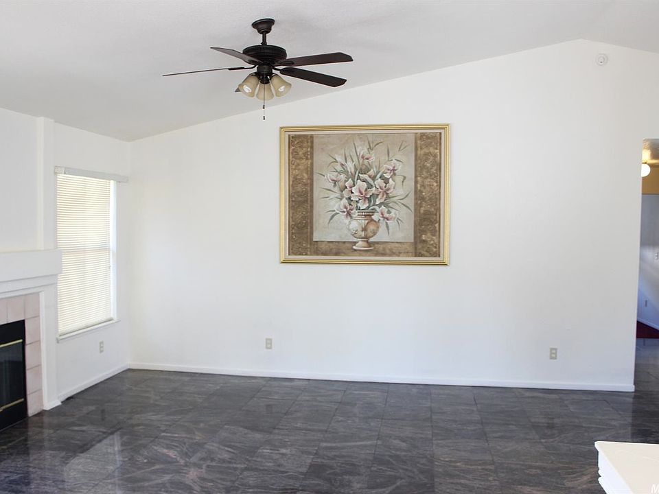 1st image of 11 Lauderdale Ct