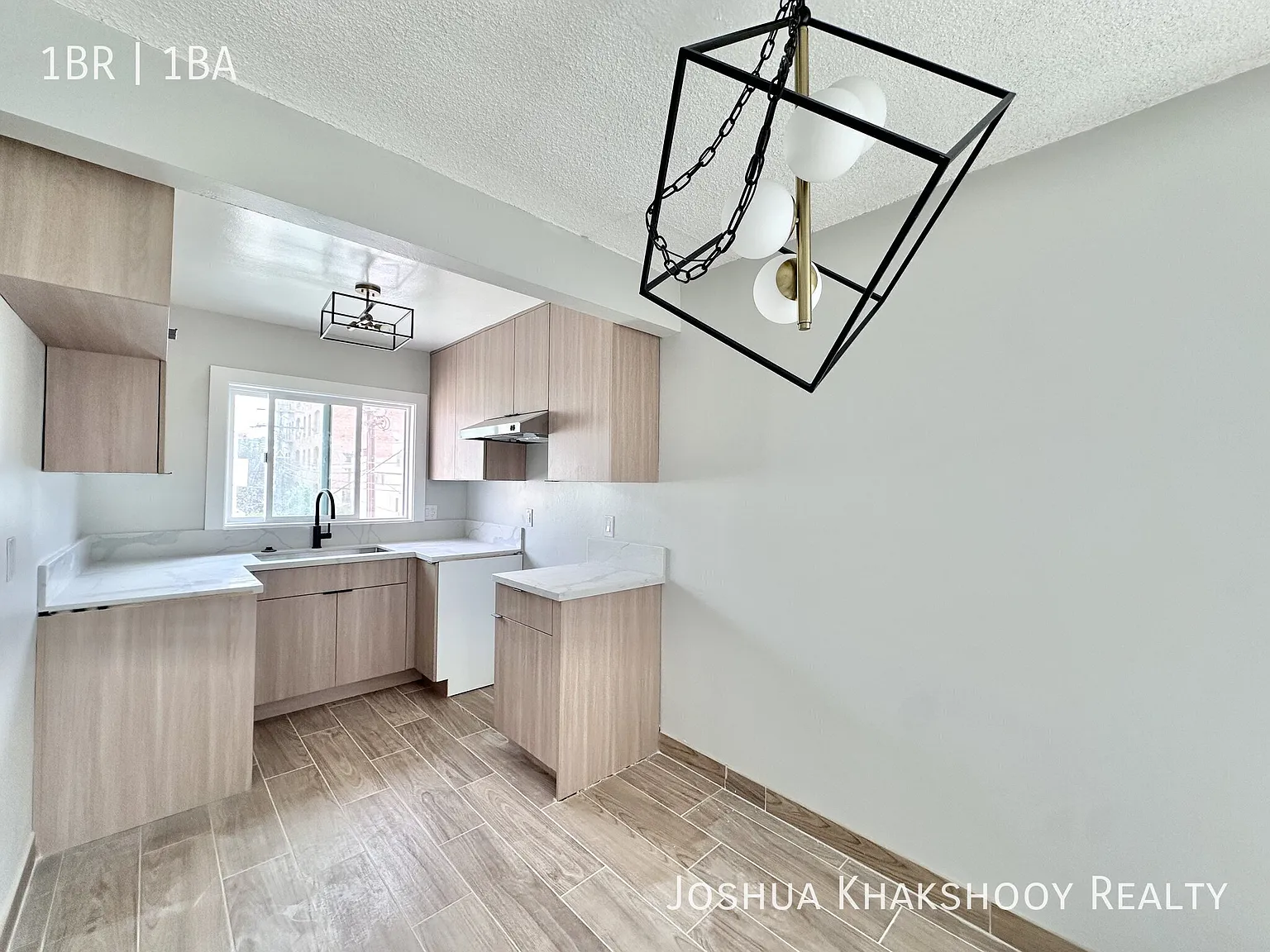 450 Normandie Ave Los Angeles, CA 90020 — Photo 2