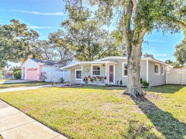 9042 Southern Comfort Dr, Largo, FL 33773