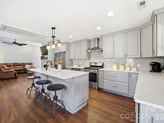 4th image of 5701 Cedar Hill Dr