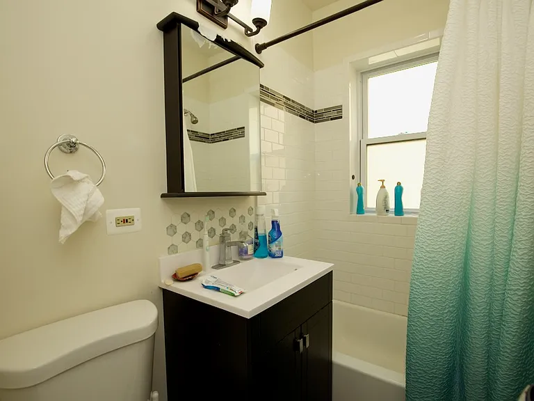 3817 N Greenview Ave #W2 — Photo 15