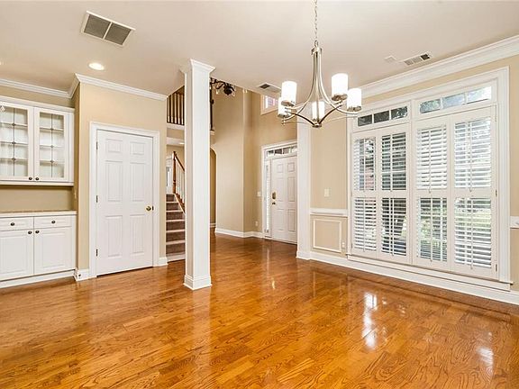 5th image of 4911 Green Pointe Way NE