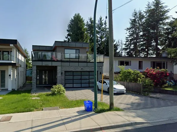 15890 Russell Ave, White Rock, BC V4B 2S4