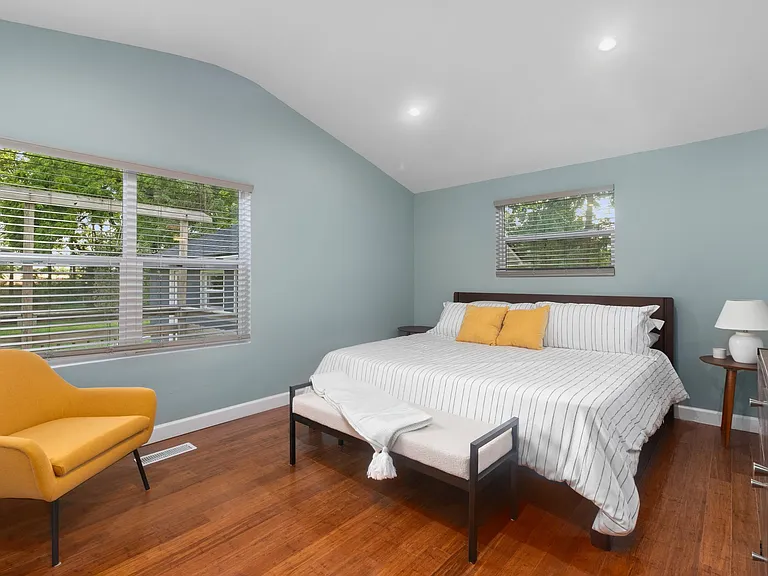 6463 Atlantic Ave — Photo 2