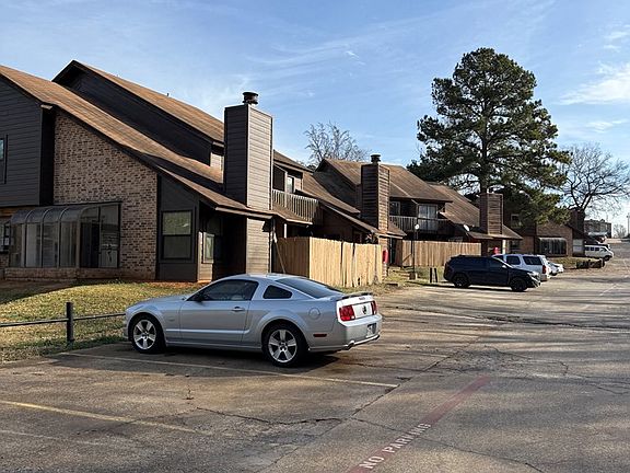 3rd image of 3211 Pearl St