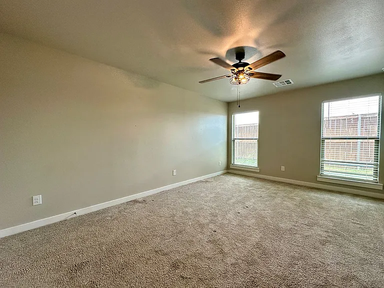 2933 Abbeville Ave — Photo 6