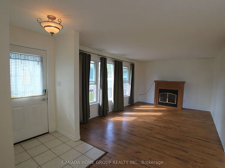 931 Goldie St — Photo 5