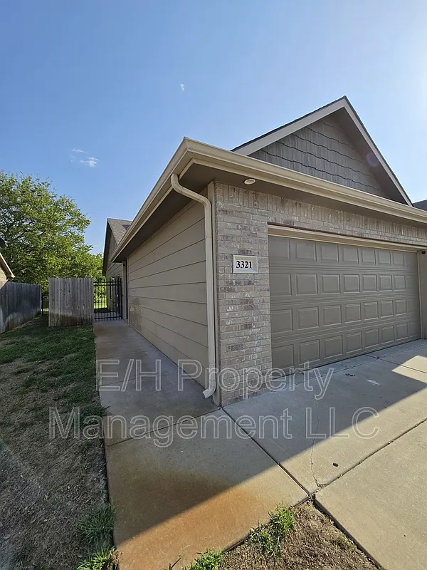 3 bed, 2.0 bath, 1075 sqft, $1,495 — Photo 3