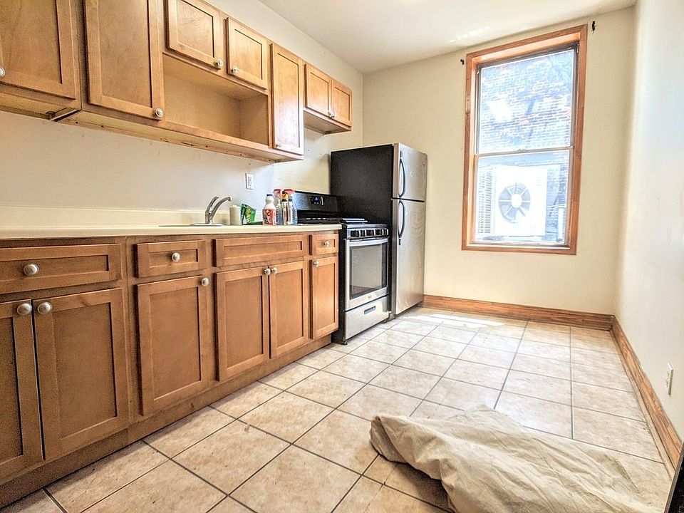 1st image of 844 Saint Johns Pl #L2