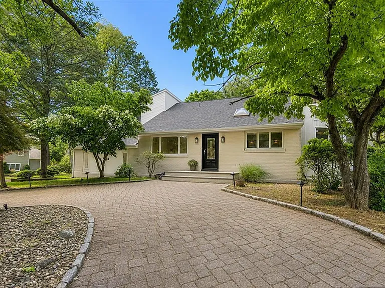 1 Herrick Dr — Photo 1
