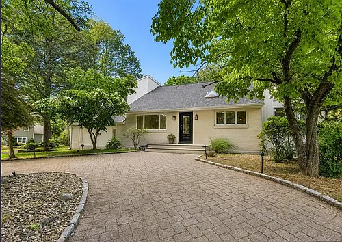 1 Herrick Dr Photo 1