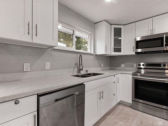 5th image of 20219 Fremont Ave N #A