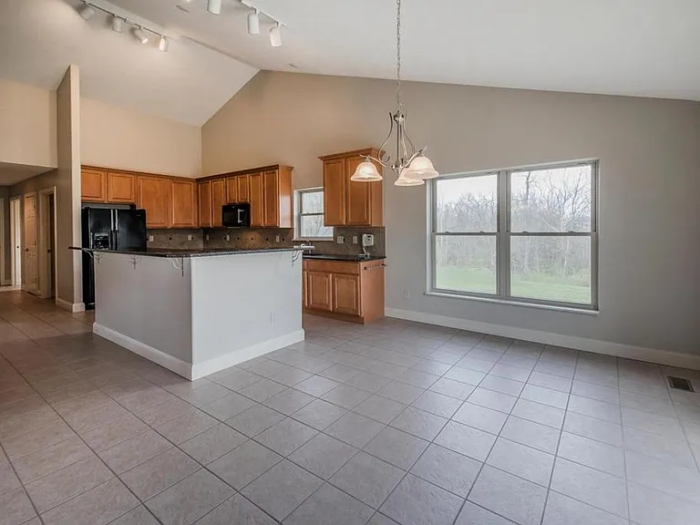 2323 Charoe St — Photo 10