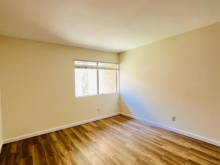 1001 W Macarthur Blvd #110 — Photo 10