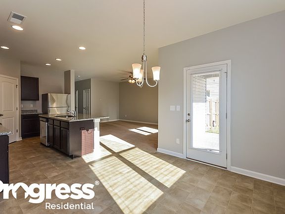 4th image of 425 Lossie Ln