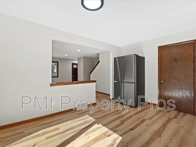 8148 S 88th St — Photo 8