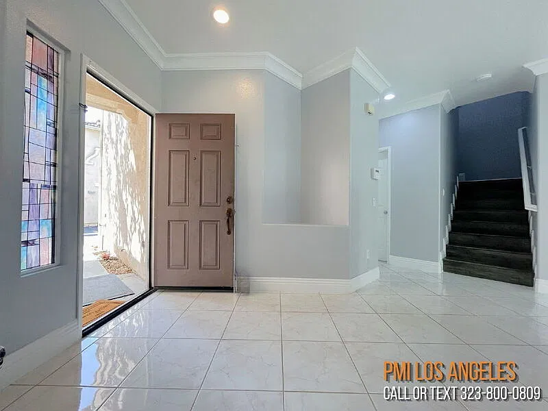 4 bed, 2.5 bath, 1861 sqft, $3,995 — Photo 2