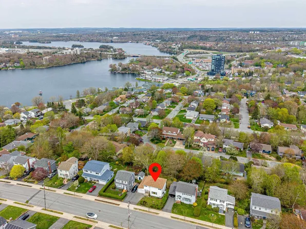 258 Joffre St, Dartmouth, NS B2Y 3E1