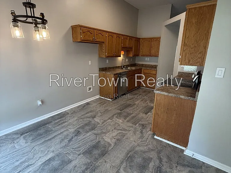 10570 Pecan View Dr — Photo 2