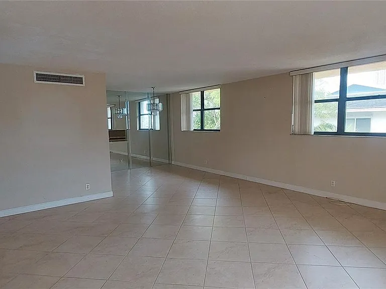 1900 Diana Dr #3A — Photo 4