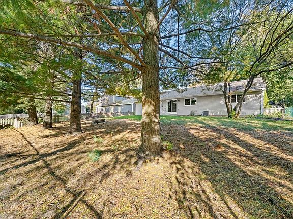 5th image of 1921 Stanford Dr