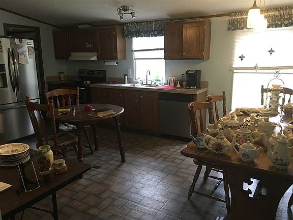 5th image of 103 E Freddye Ave