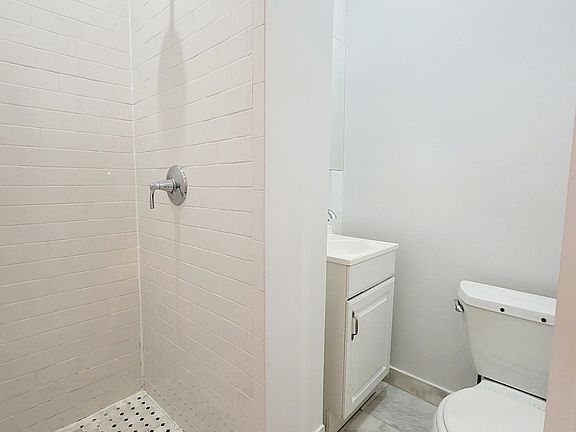 4th image of 339 W 44th St APT 5FE