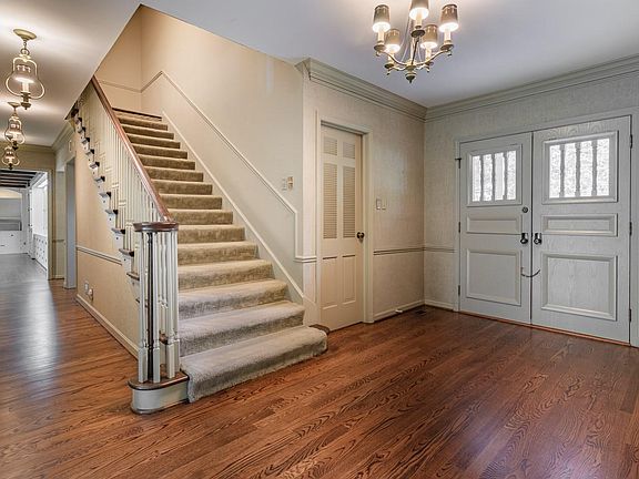 4th image of 920 Canterbury Dr