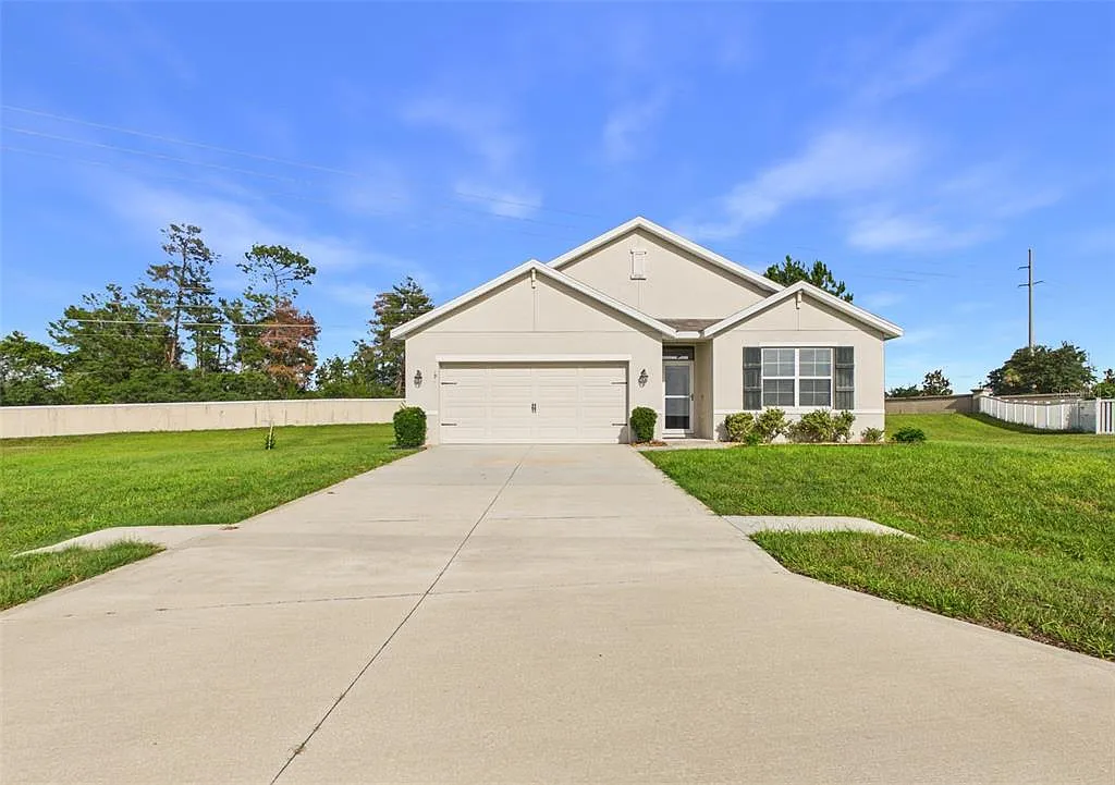 4 bed, 2.0 bath, 1827 sqft, $2,300 — Photo 1