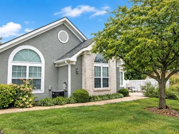 7101 Meadowsweet Ln, Shawnee, KS 66227
