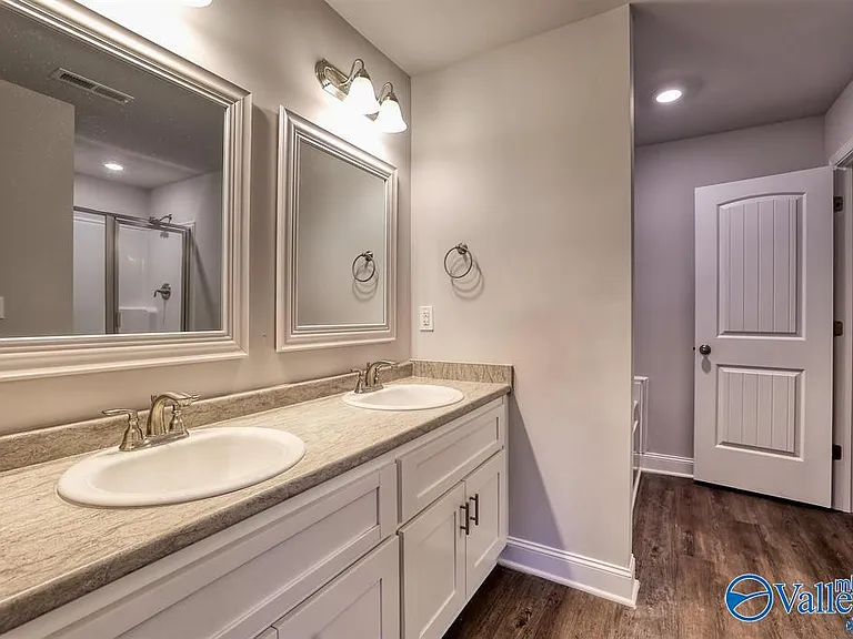 226 Abercorn Dr — Photo 9