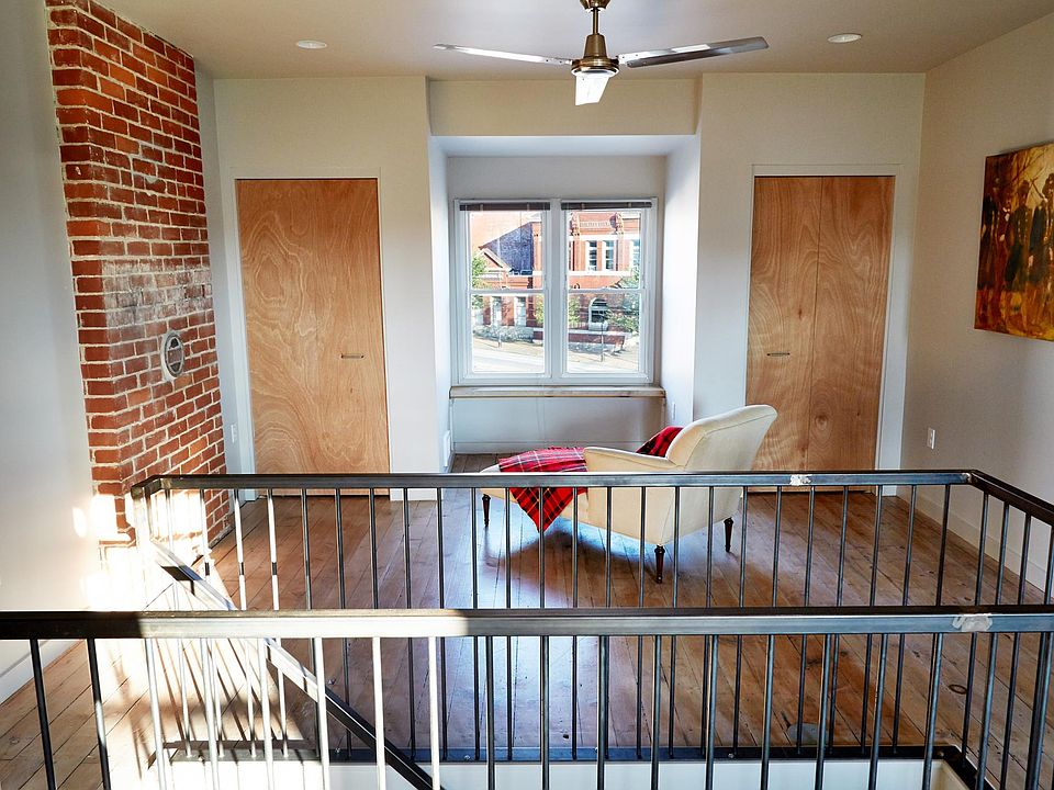 3rd floor suite - lounge / changing area