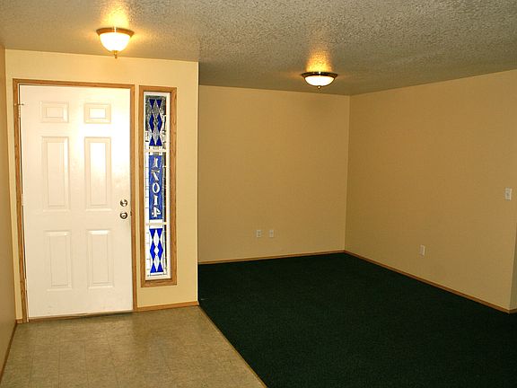 Entry/Living Room