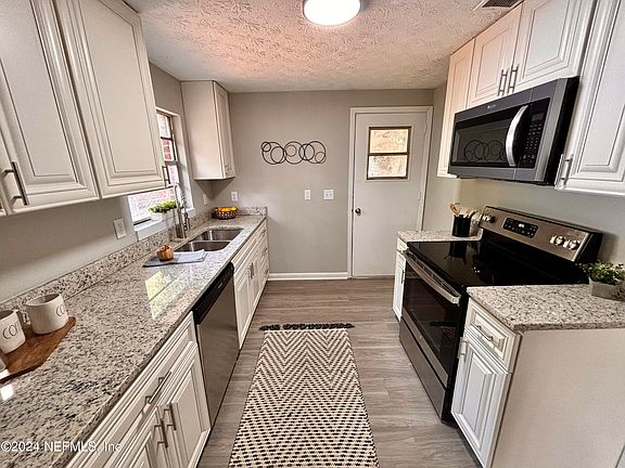 5th image of 7589 JANA Lane S