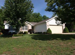 2530 Hidden Oaks Dr, Charleston, IL 61920