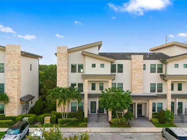 10467 NW 82nd St #1, Doral, FL 33178