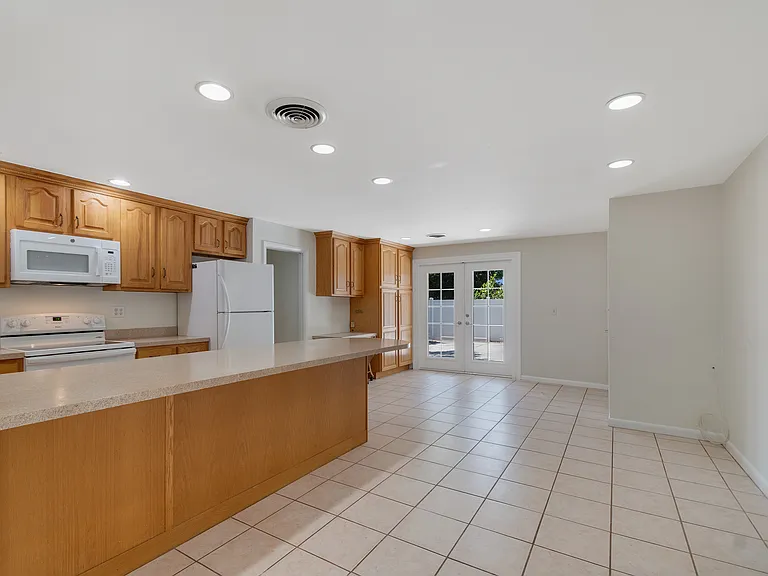 525 Iris Ln — Photo 23
