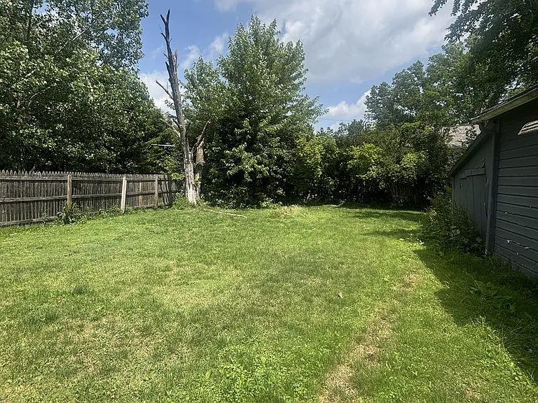1050 Clearview St NW — Photo 10