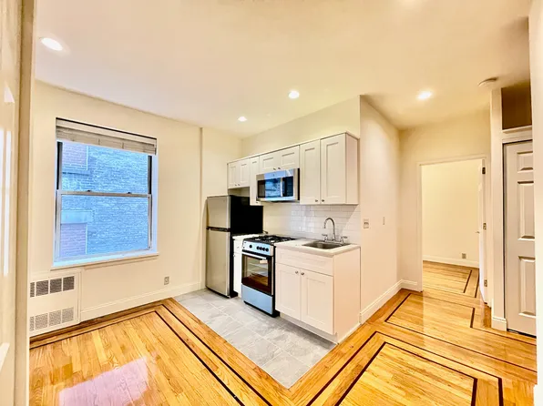 61 West 10th Street image 1 of 7