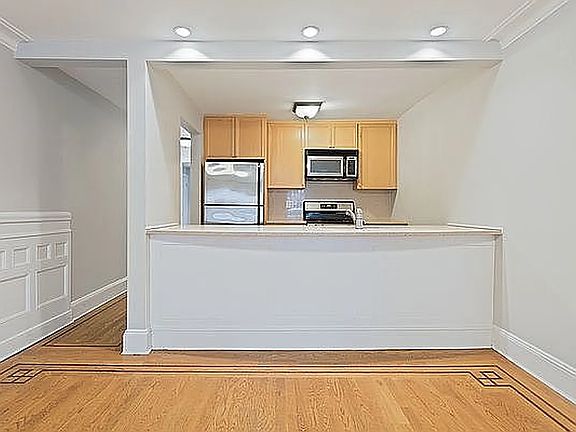 2nd image of 650 10th St