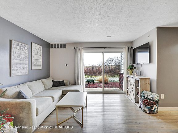 5th image of 608 Carom Cir #8