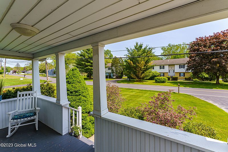 4th image of 33 Beacon Road